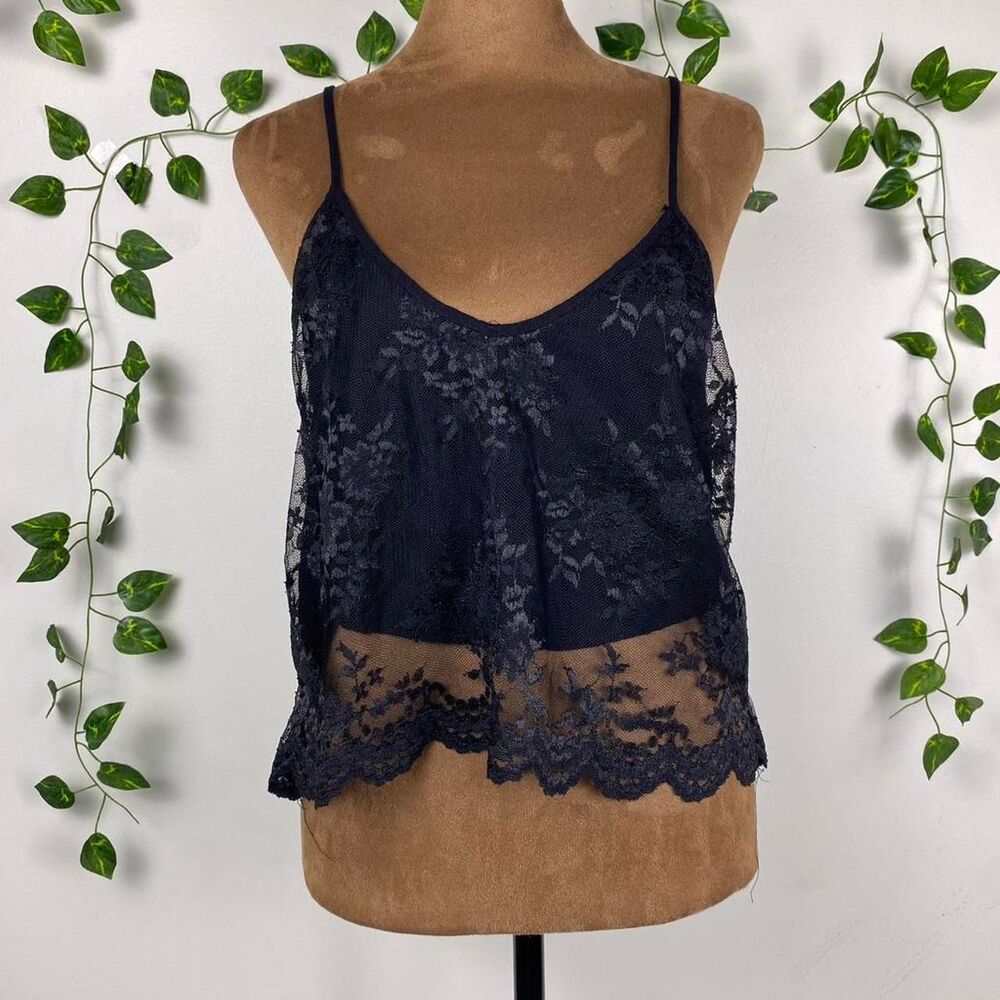 Heart-hips Women's Black Crop-top